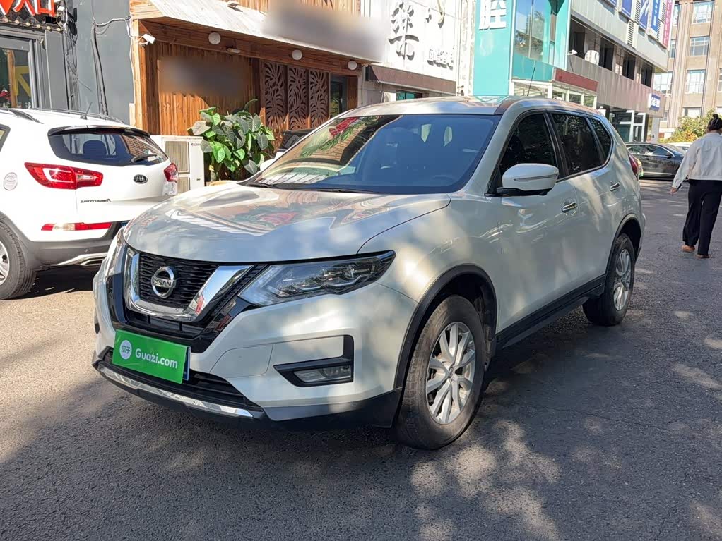 Nissan X-Trail 2.0 л 2021 г. Белый, пробег 37200 км