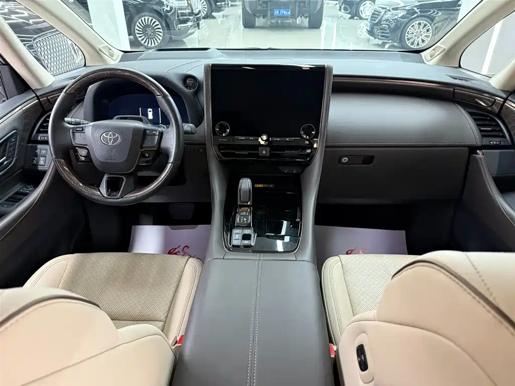Toyota Alphard 2023 2.5L Luxury