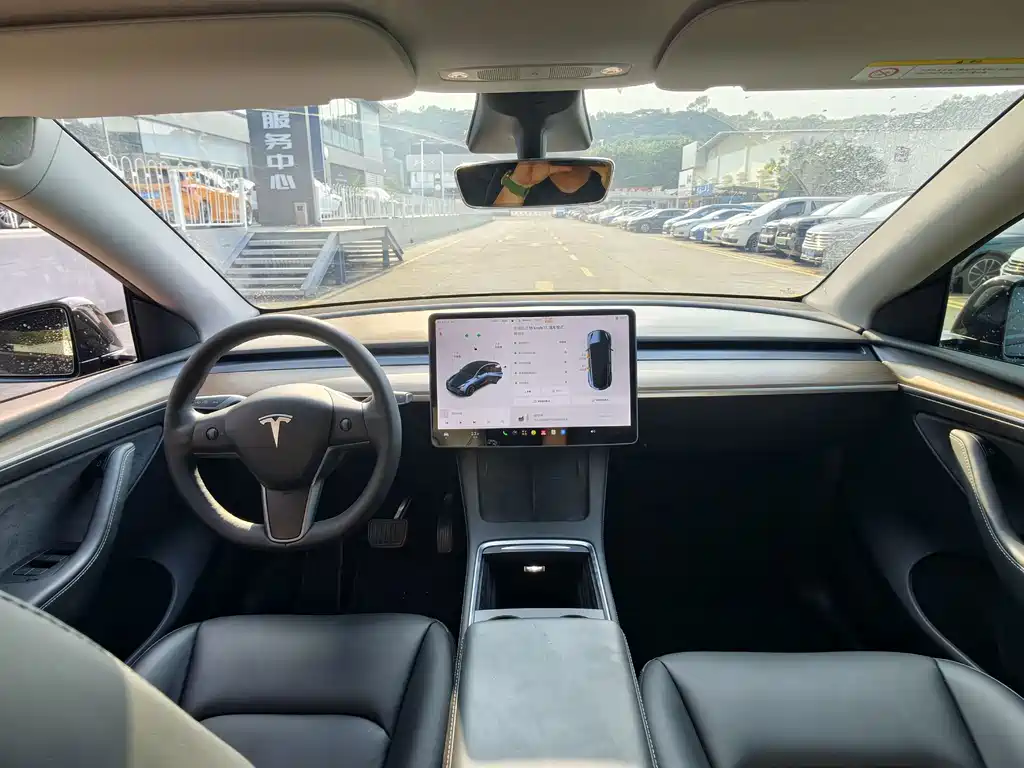 Tesla Model Y — миниатюра 13