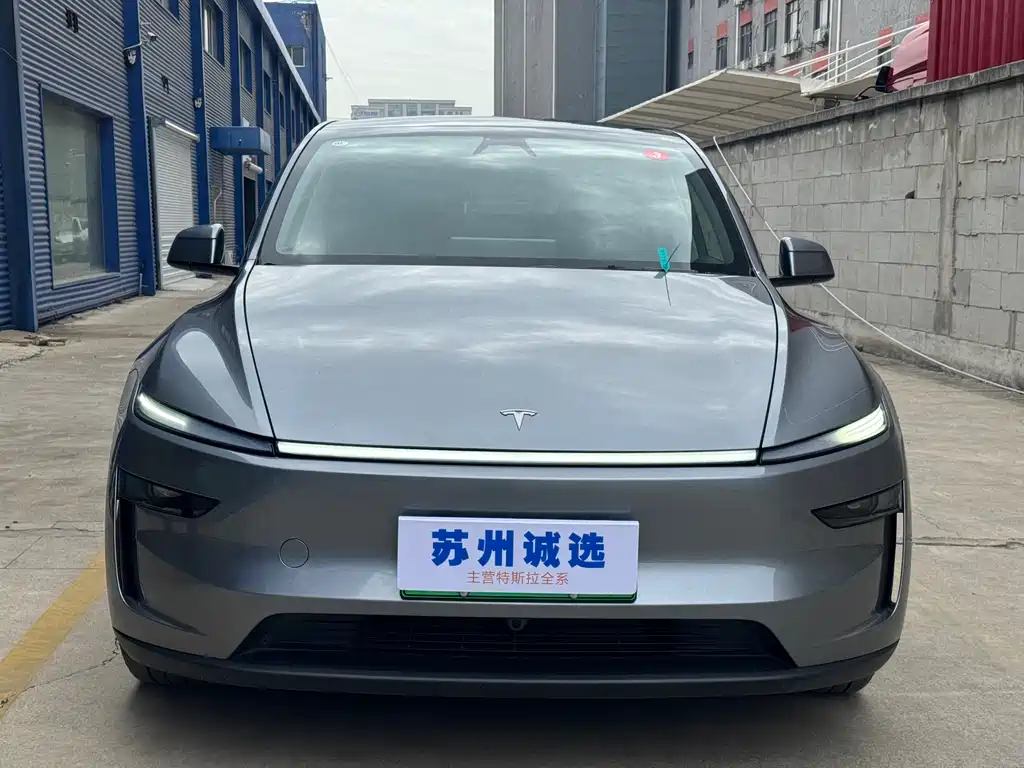 Tesla Model Y 2025