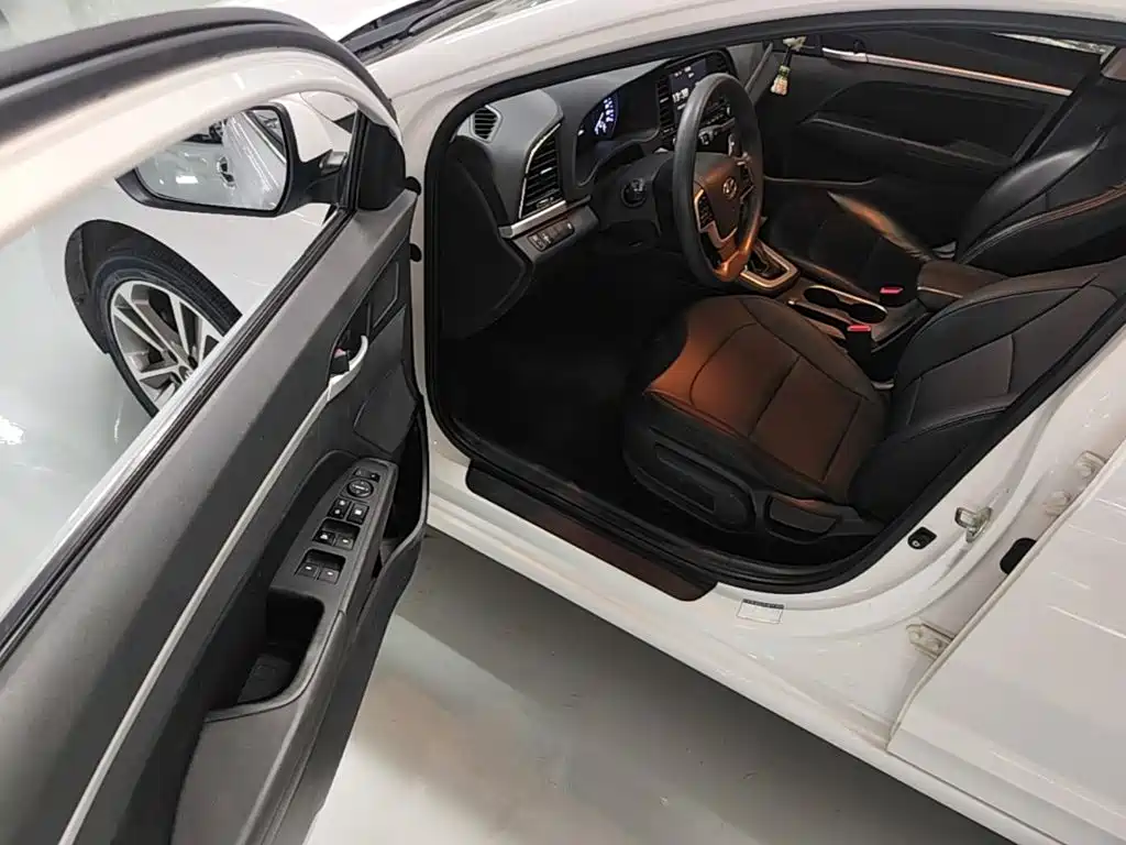 Hyundai Elantra — миниатюра 16