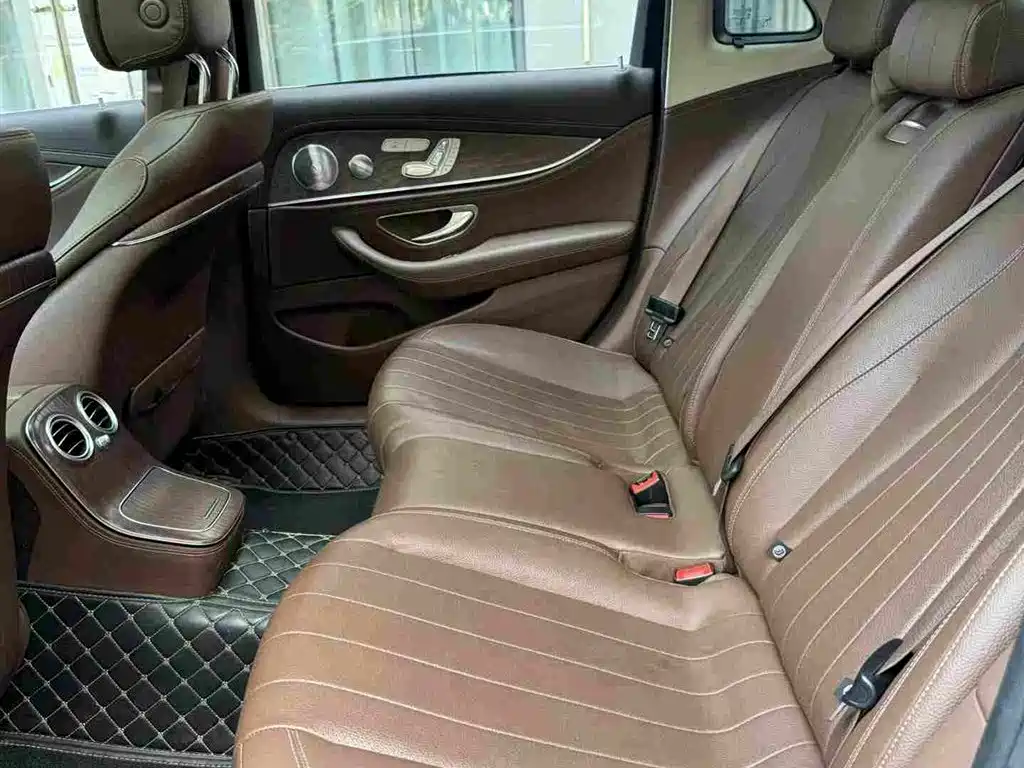 Mercedes-Benz E-Class — миниатюра 10