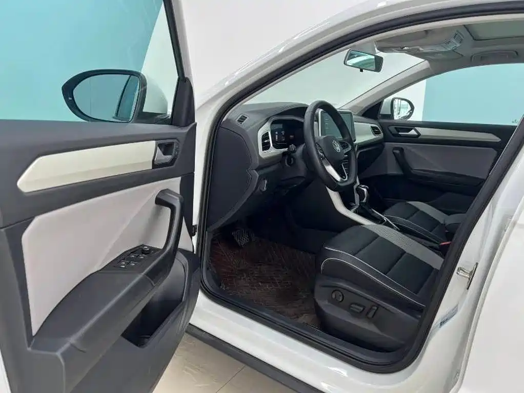 Volkswagen T-Roc — миниатюра 10