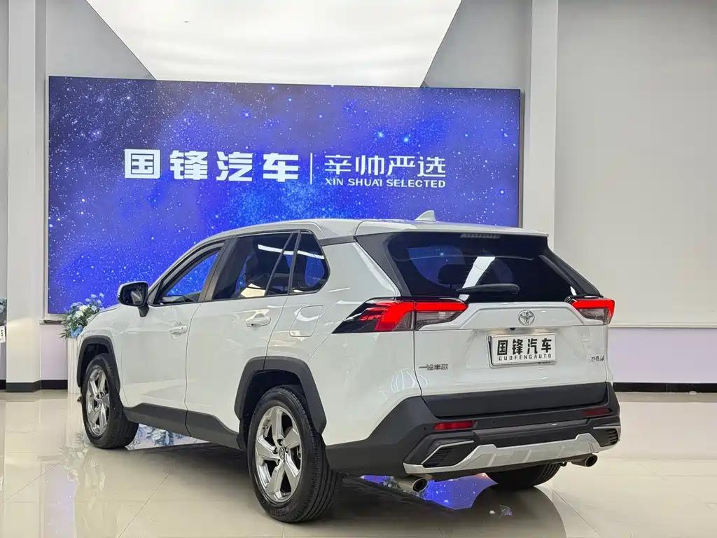 Toyota RAV4 — миниатюра 6