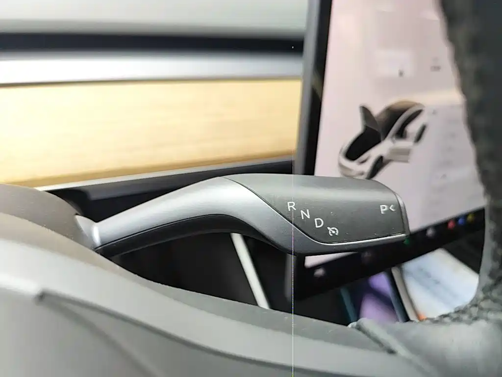 Tesla Model 3 — миниатюра 10