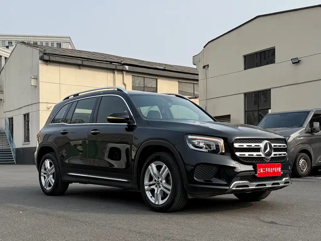 MERCEDES-BENZ GLB
