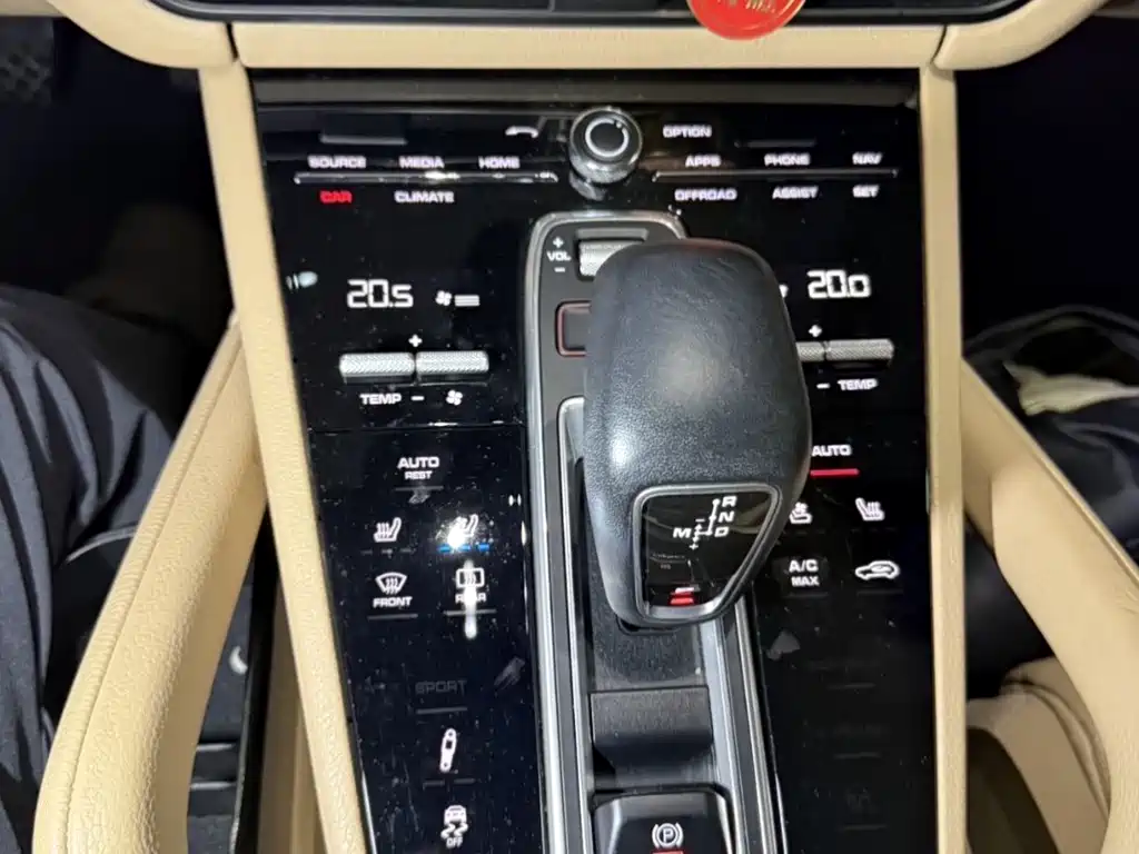 Porsche Cayenne — миниатюра 9