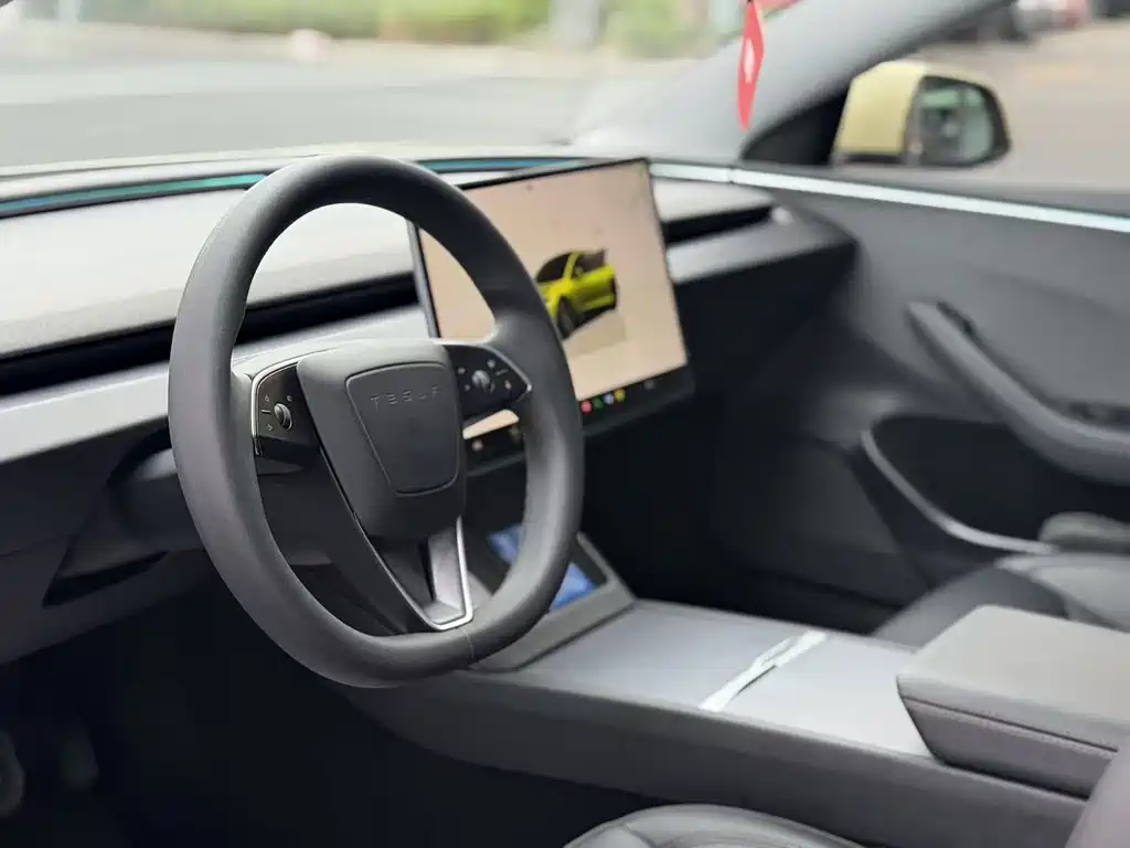 Tesla Model 3 — миниатюра 11