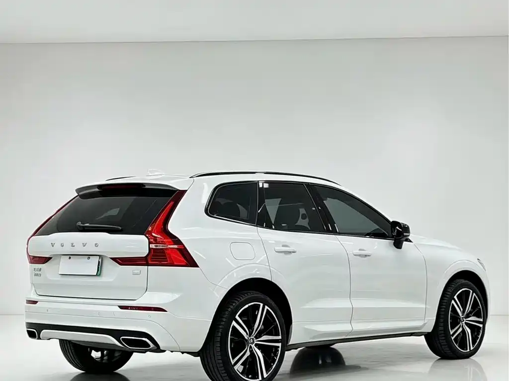 Volvo XC60 PHEV — миниатюра 5
