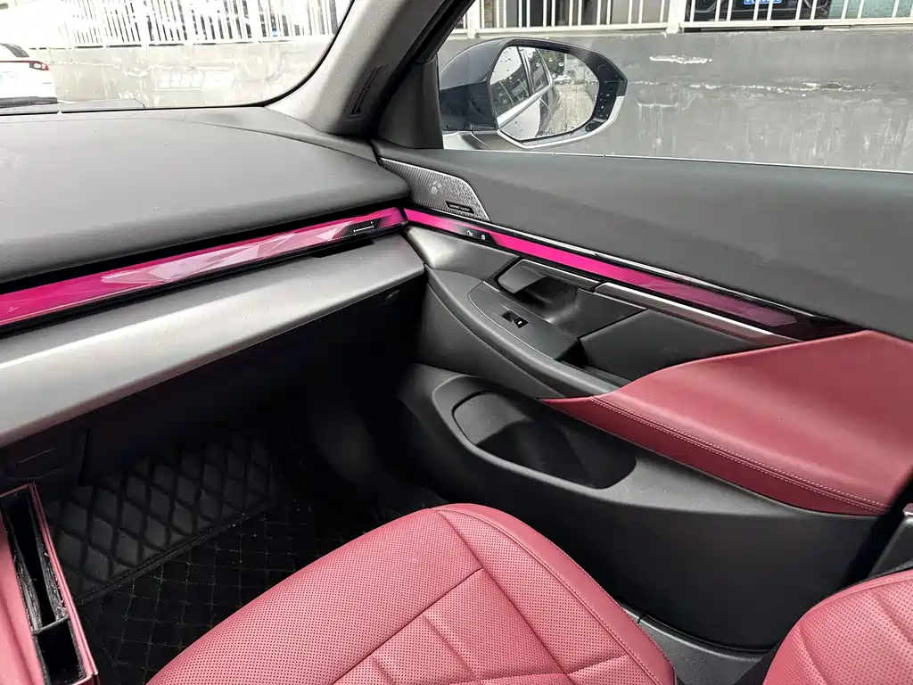 BMW 5 Series — миниатюра 18
