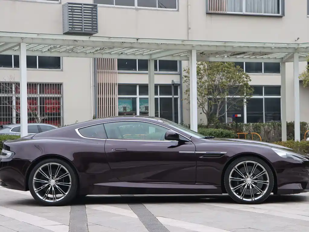 Aston Martin Virage — миниатюра 50