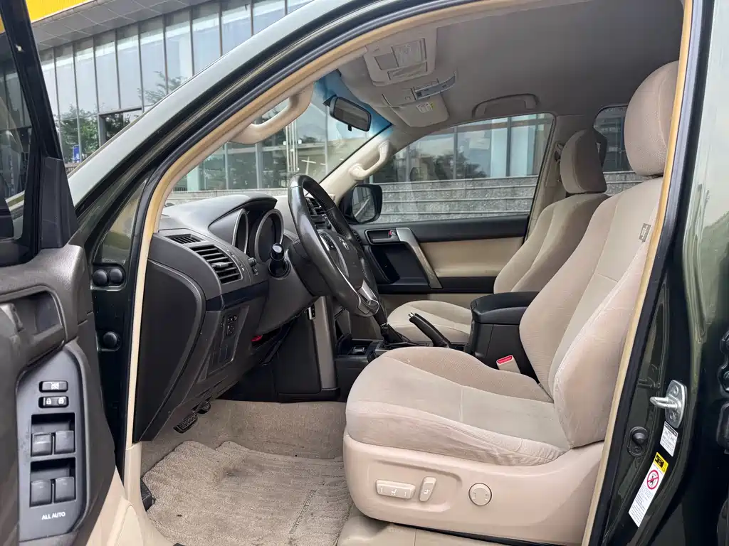 Toyota Land Cruiser Prado 2010 2.7L AT Luxury
