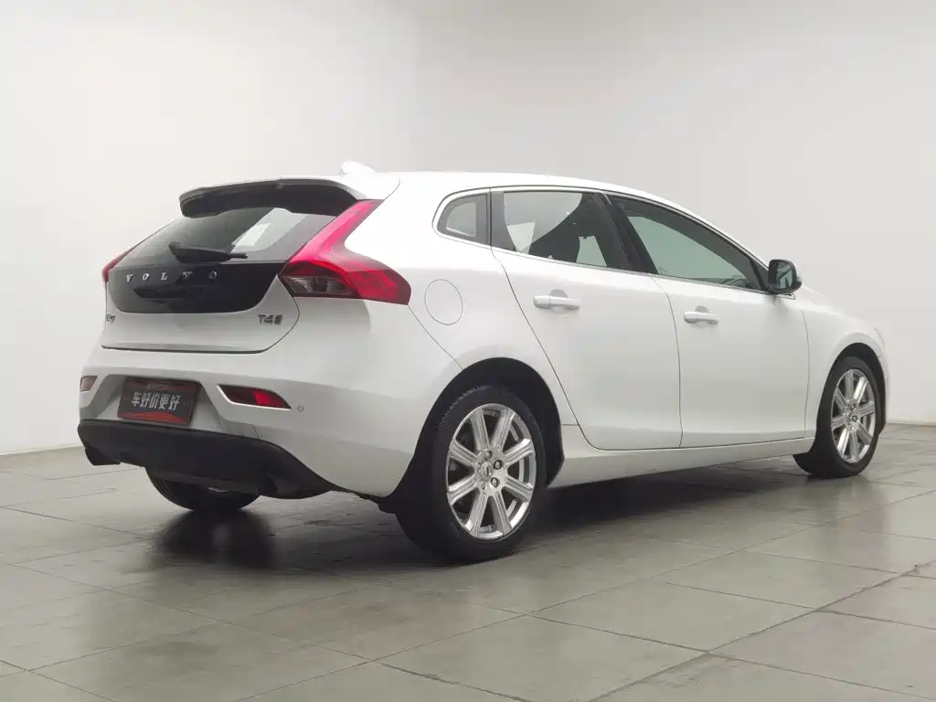 Volvo V40 — миниатюра 2