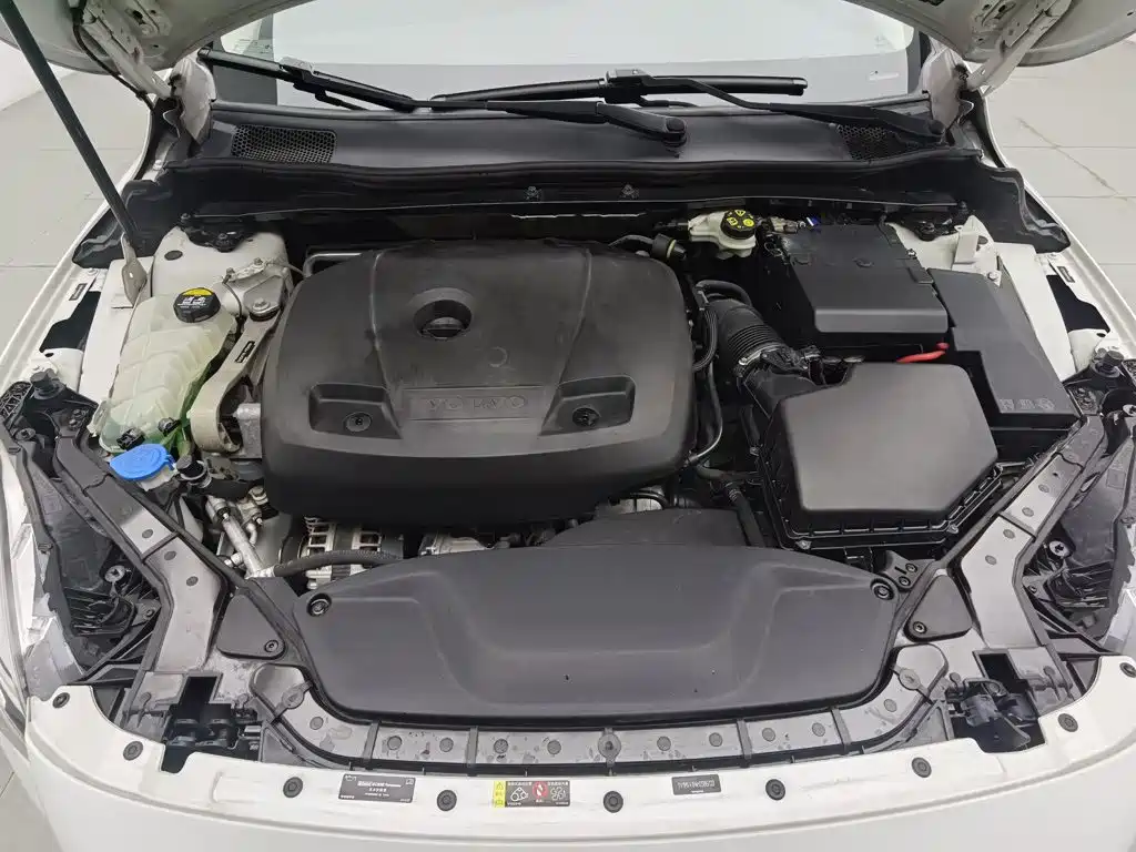 Volvo V40 — миниатюра 6