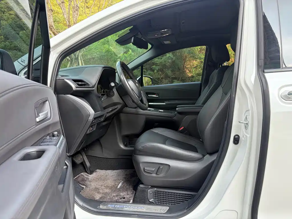 Toyota Sienna — миниатюра 4