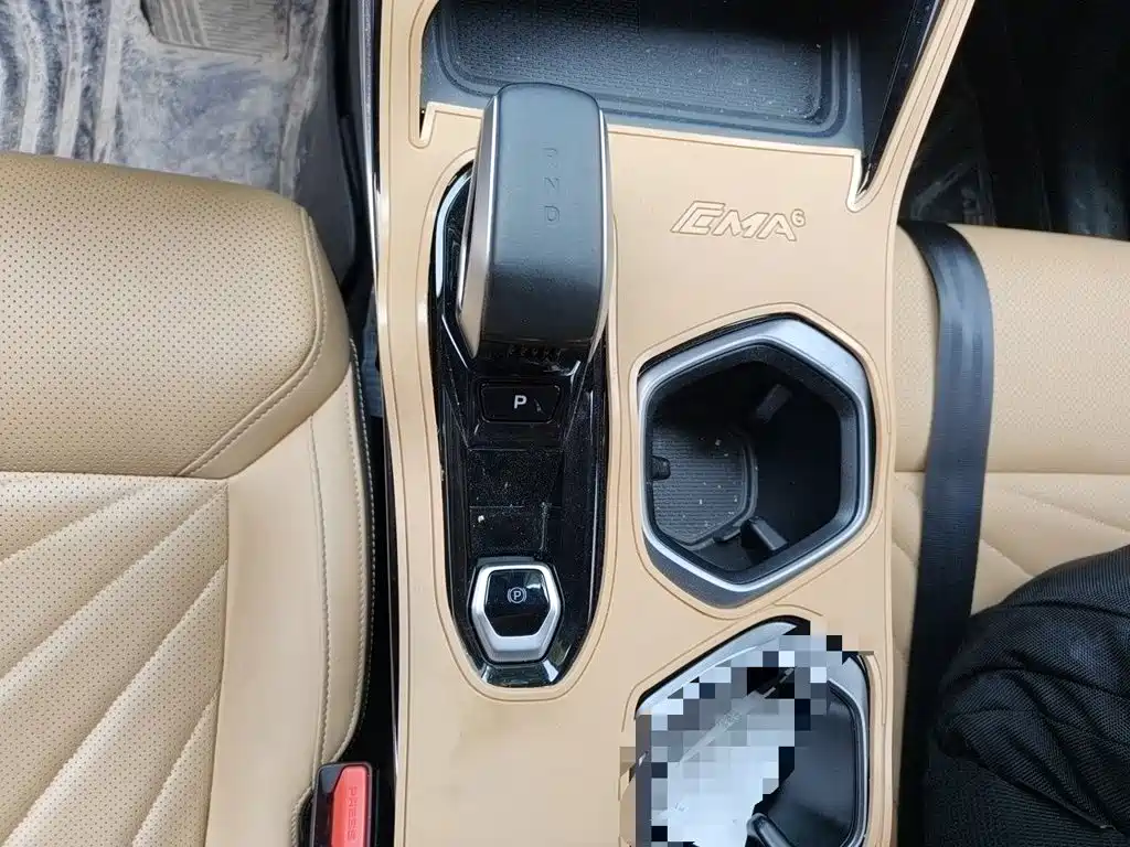 Geely Boyue L — миниатюра 10