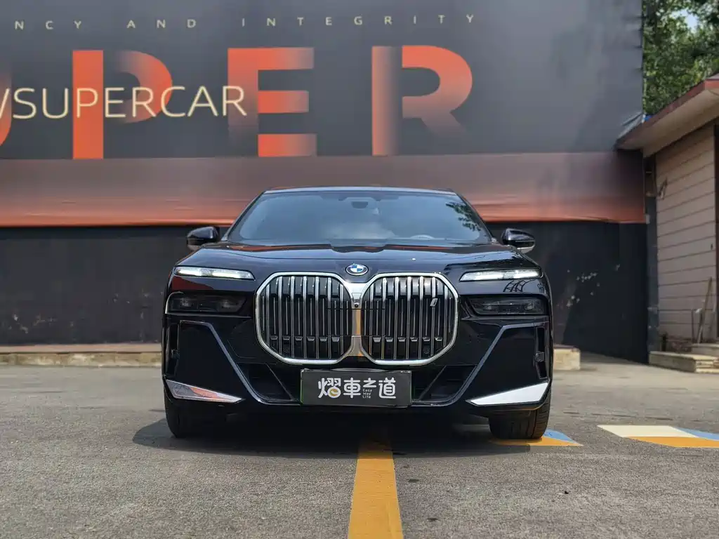 BMW i7 2023 xDrive60L M Sport