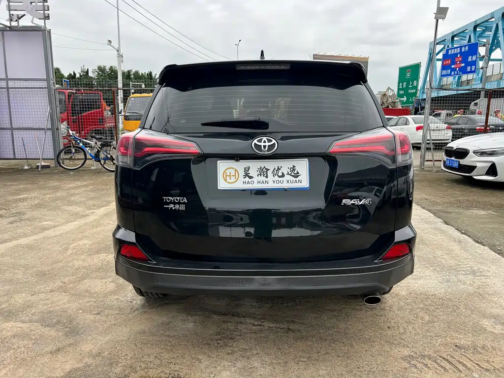 Toyota RAV4 — миниатюра 7