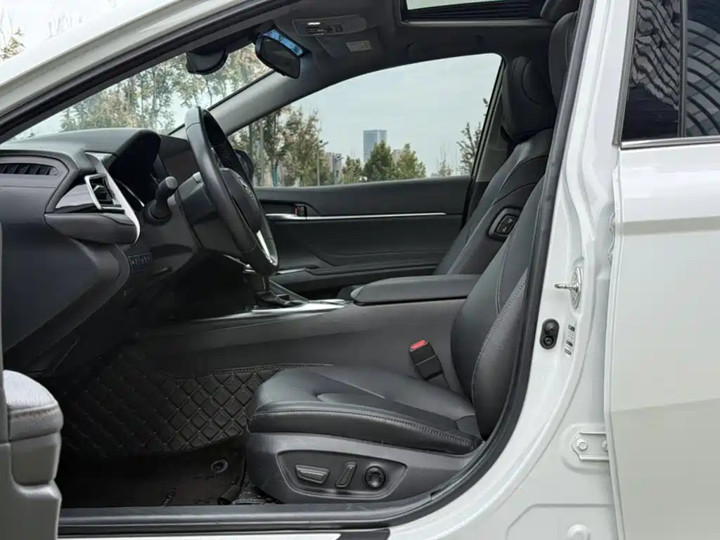 Toyota Camry — миниатюра 20