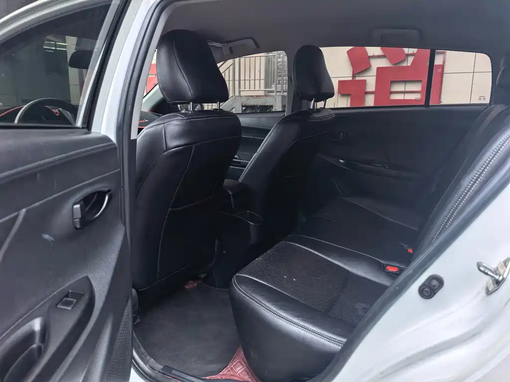 Toyota Yaris L — миниатюра 8