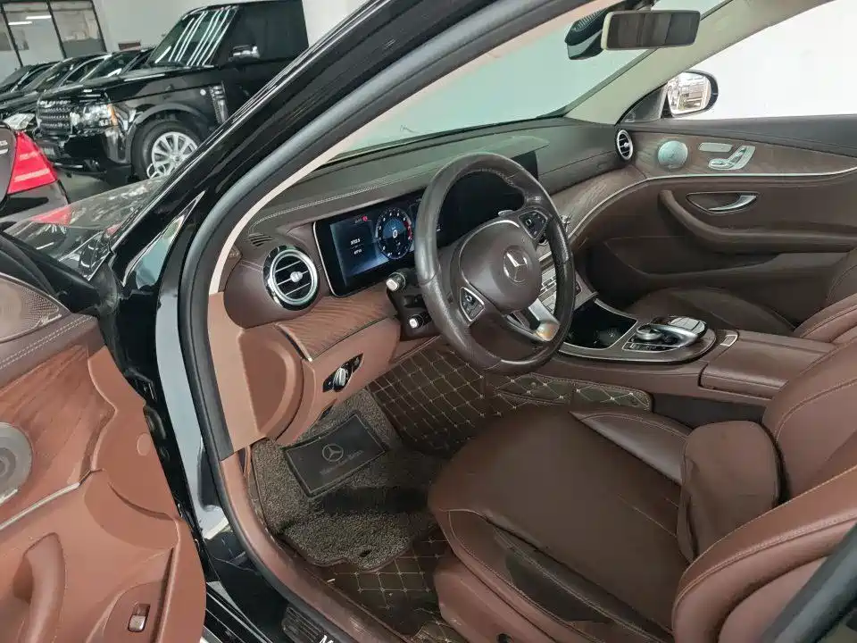 Mercedes-Benz E-Class — миниатюра 5