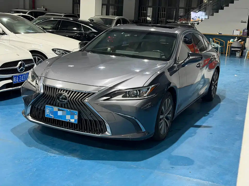 Купить Lexus ES
