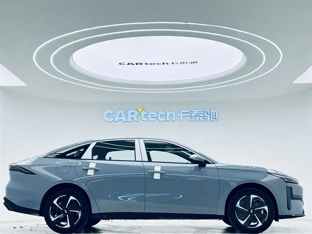 Geely Galaxy Galaxy L6 L6 2025 EM-i 140km +