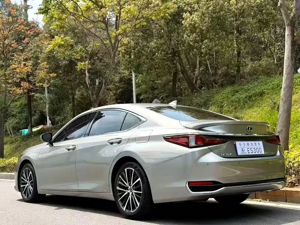Lexus ES — миниатюра 8