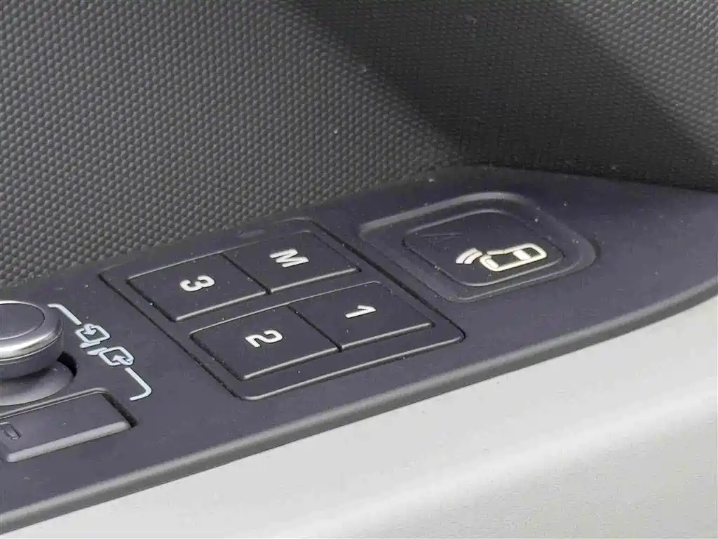 Land Rover Defender — миниатюра 19