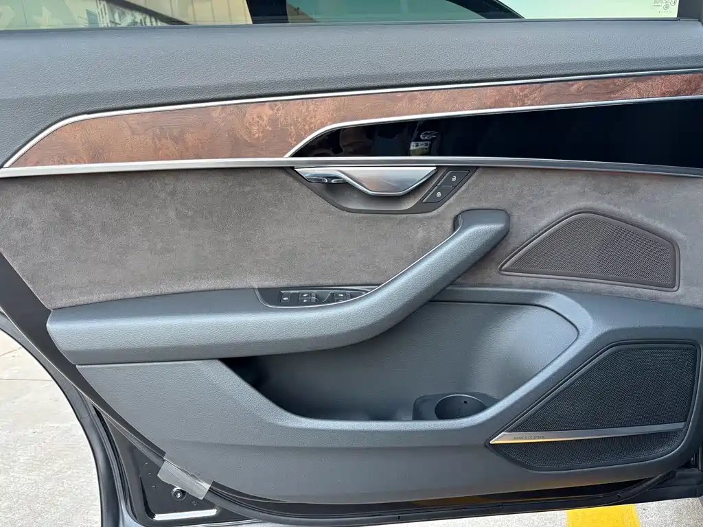 Audi A8 — миниатюра 11
