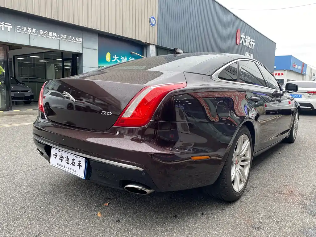 Jaguar XJ — миниатюра 6
