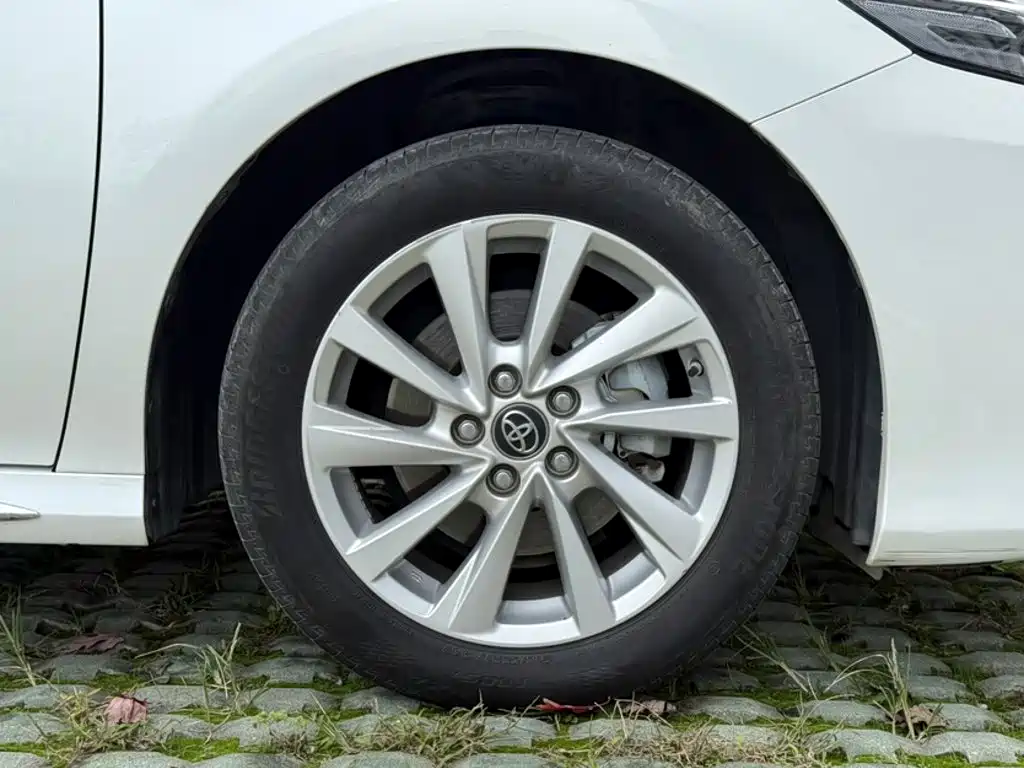 Toyota Camry — миниатюра 10