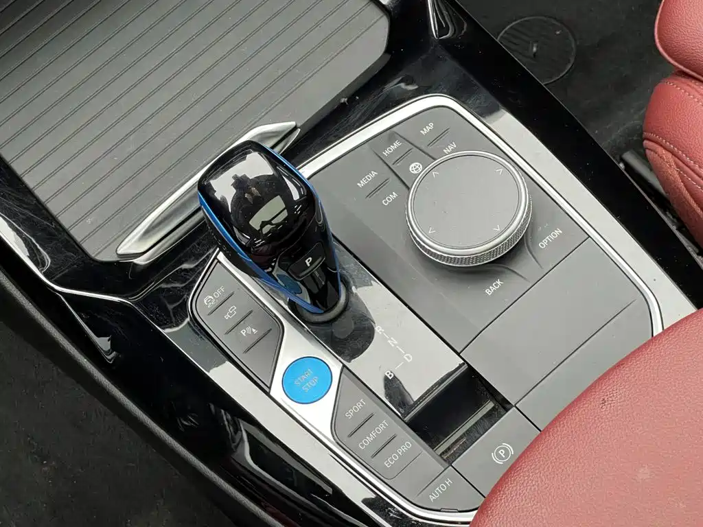 BMW iX3 — миниатюра 21