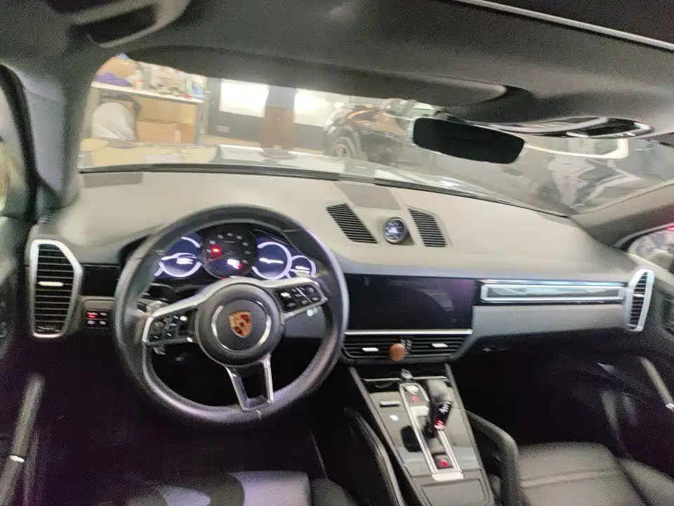 Porsche Cayenne — миниатюра 5
