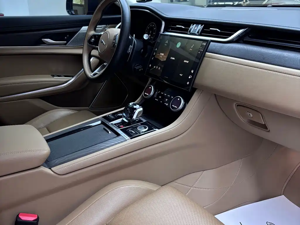 Jaguar XFL — миниатюра 8
