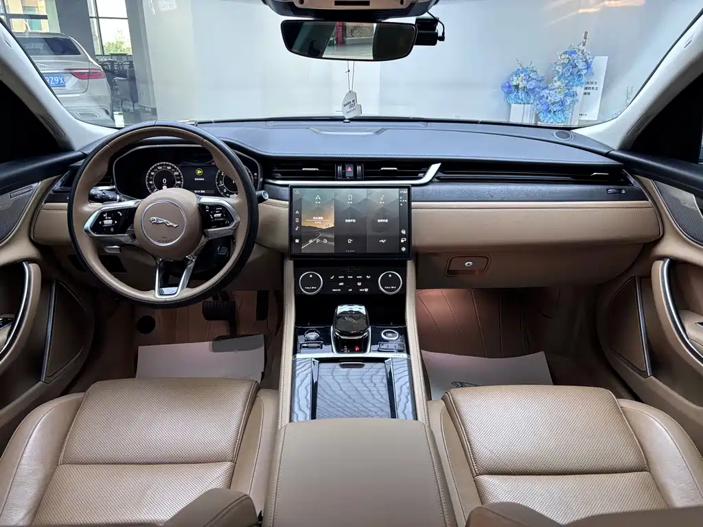 Jaguar XFL — миниатюра 6