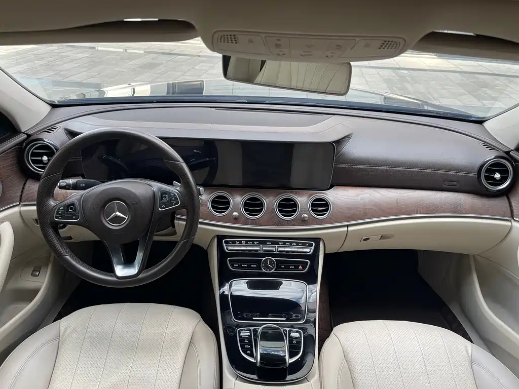 Mercedes-Benz E-Class — миниатюра 6