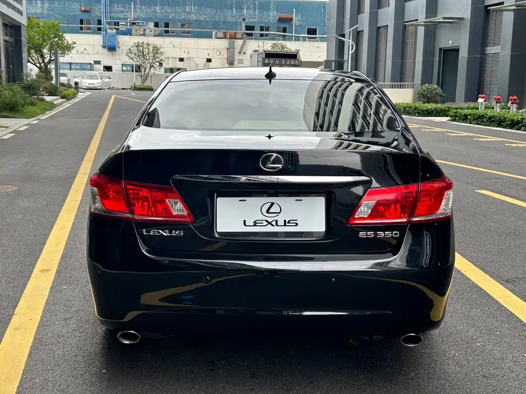 Lexus ES — миниатюра 5