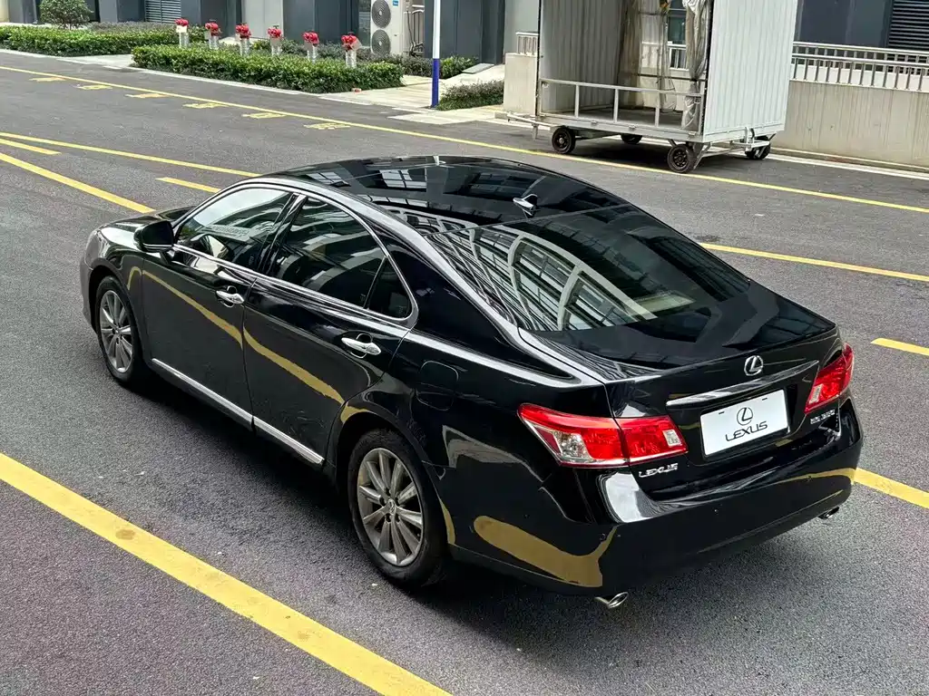 Lexus ES — миниатюра 6