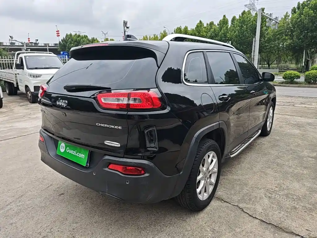 Jeep Cherokee — миниатюра 7