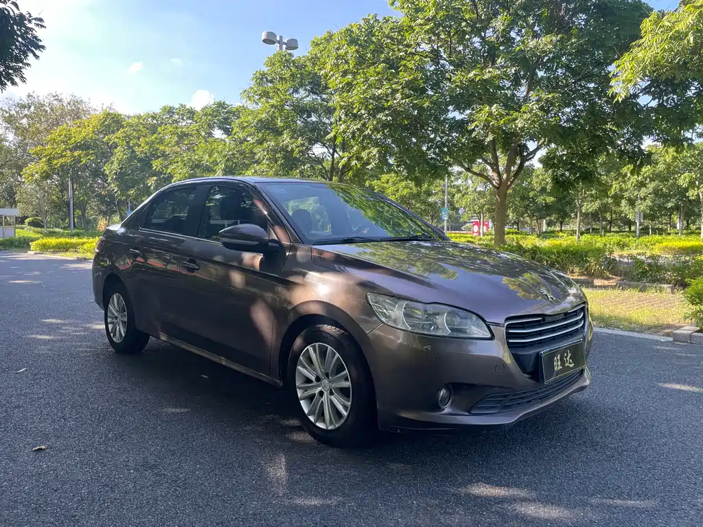 Peugeot 301 2014 1.6L AT Comfort
