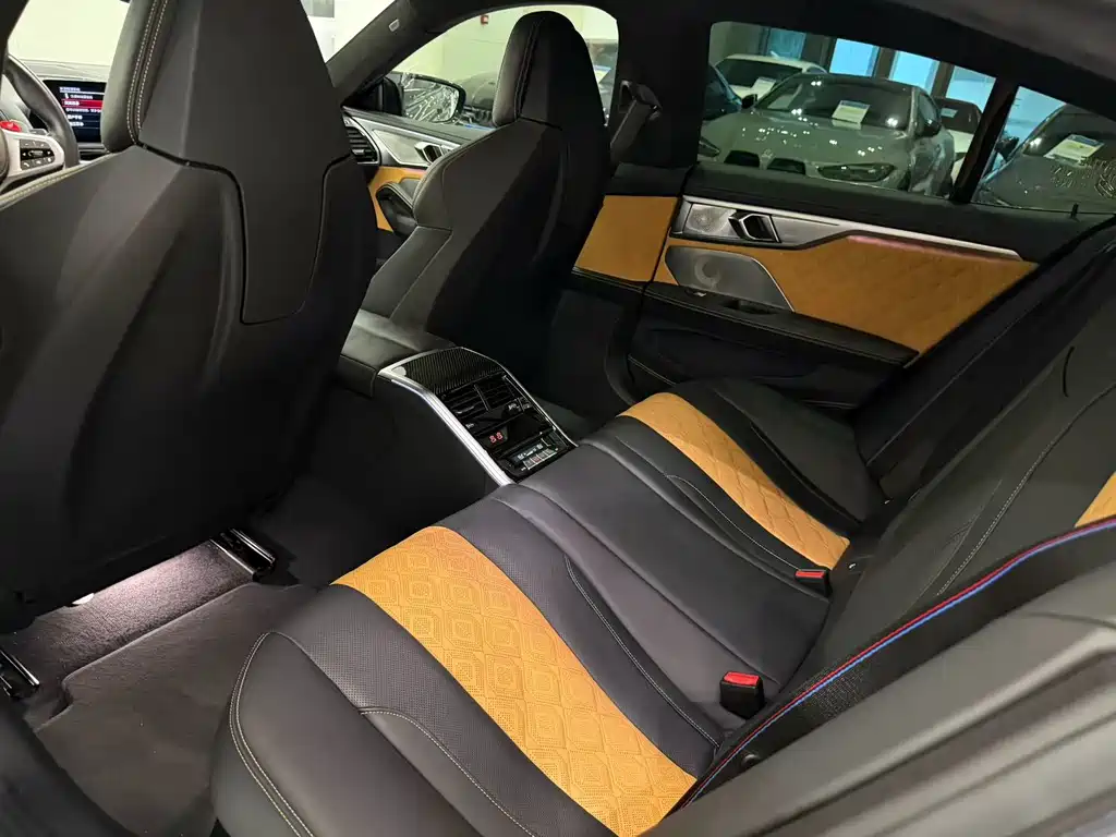 BMW M8 — миниатюра 6