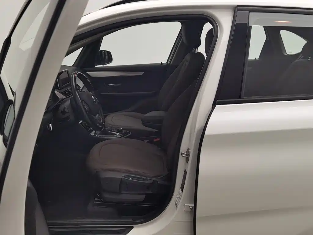 BMW 2 Series Active Tourer — миниатюра 10