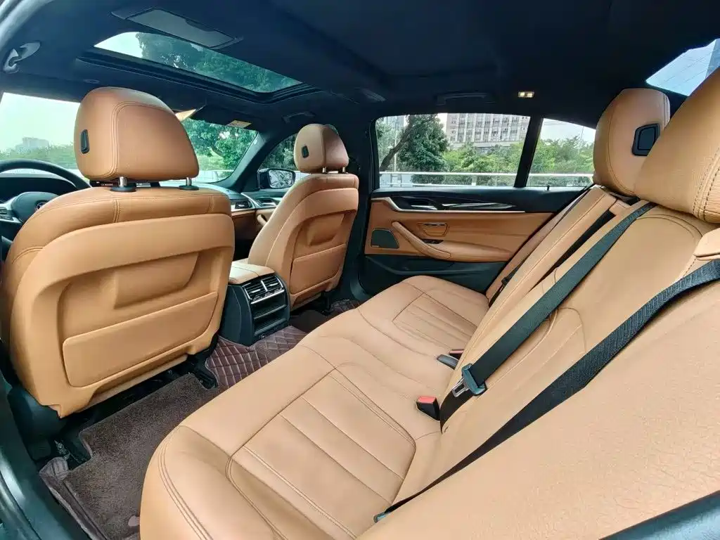BMW 5 Series — миниатюра 5