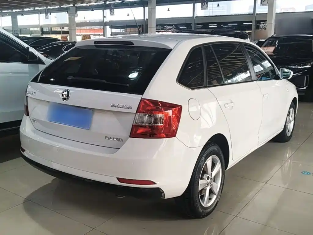 Skoda Rapid Spaceback — миниатюра 7