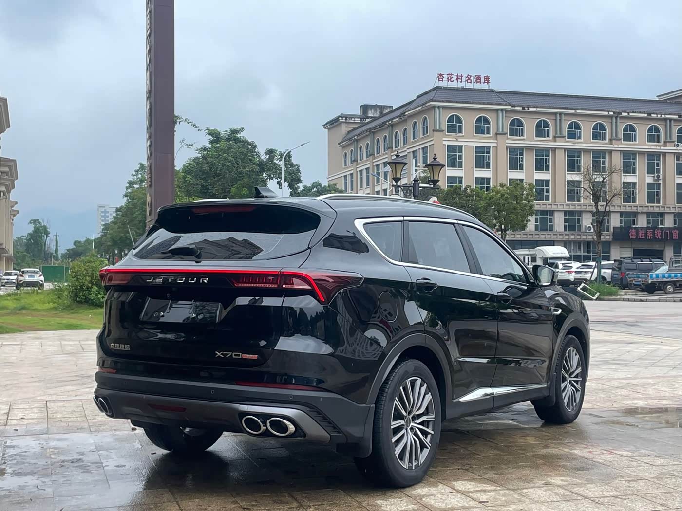 Jetour Jetour X70 PLUS 1.5 л 2023 г. Чёрный, пробег 48000 км