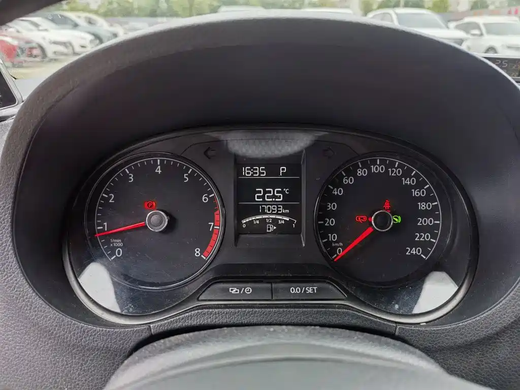 Volkswagen Polo — миниатюра 6