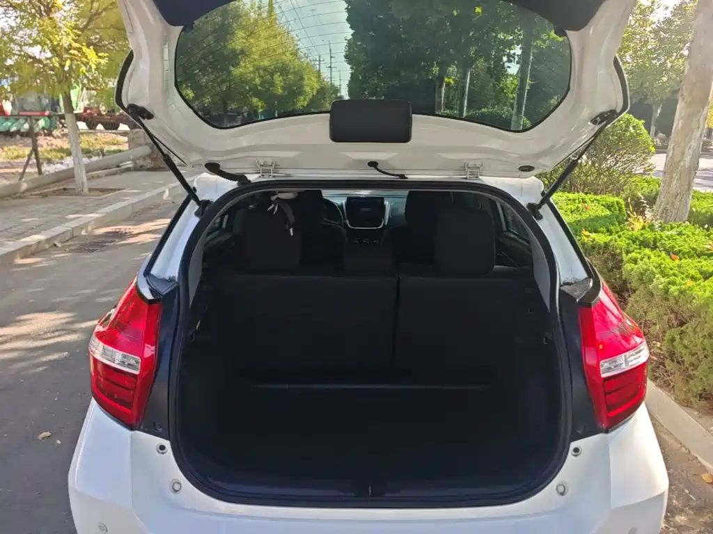 Toyota Yaris L — миниатюра 19