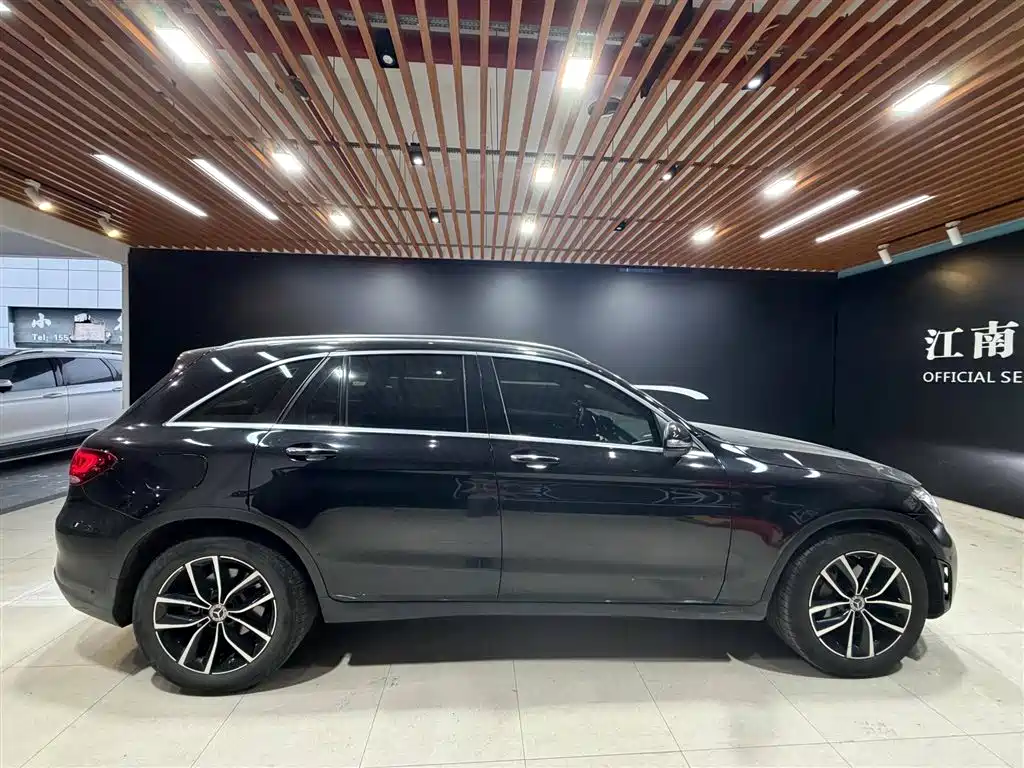 MERCEDES-BENZ GLC