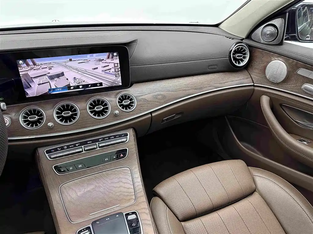 Mercedes-Benz E-Class 2023 — фото 13